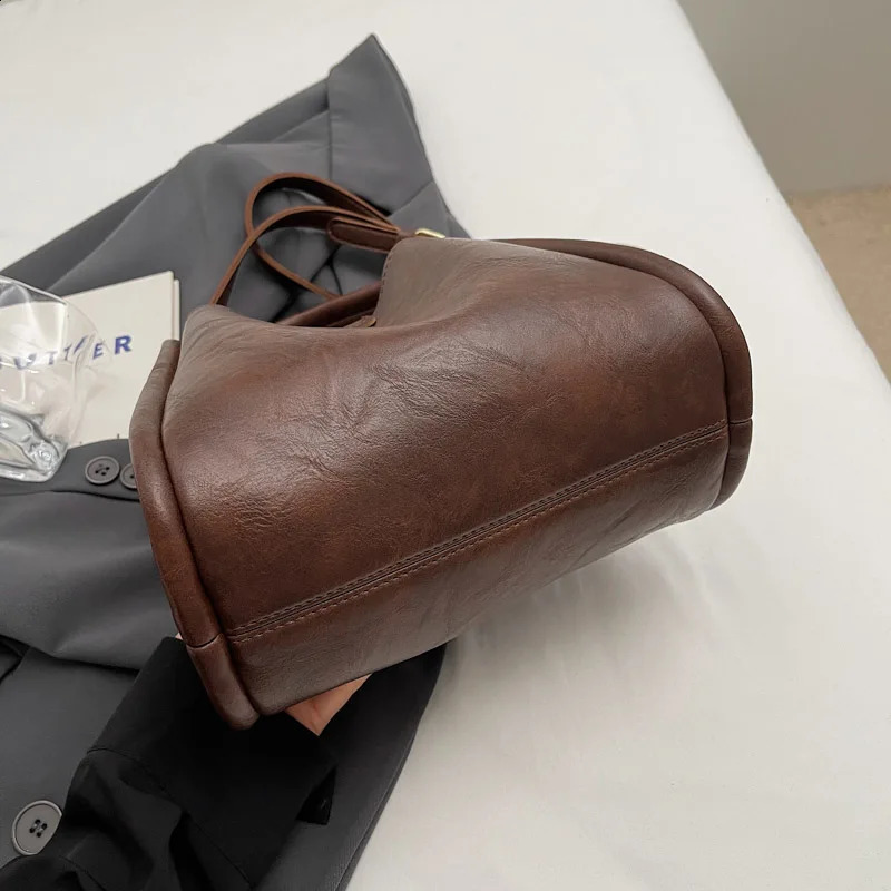Womens shoulder bag solid color synthetic leather handbag fashionable casual cross body bag 241223