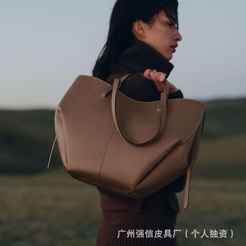 Genuine leather POEIVE high-quality large capacity shopping one shoulder tote, wing shaped women's bag, pleated bag