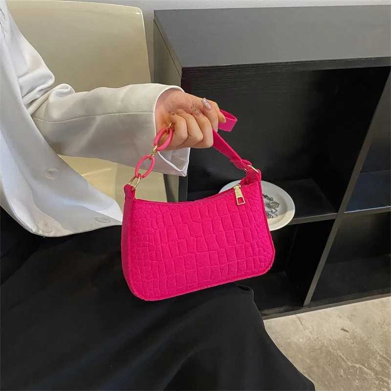 Trendy Lightweight Women Small Square Bag odile Pattern Faux Fur Material Versatile Chain Strap Single Shoulder BagXJ241225