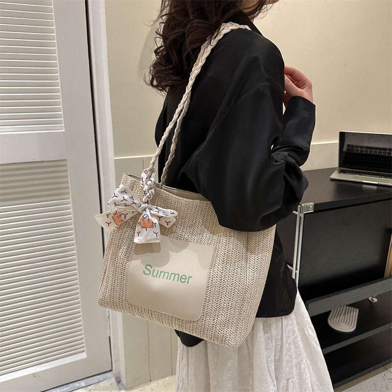 Large Capacity Contrasting Woven Fashionable Silk Scarf Handbag, Commuting Bag, This Year's Popular New Single Shoulder Tote Bag