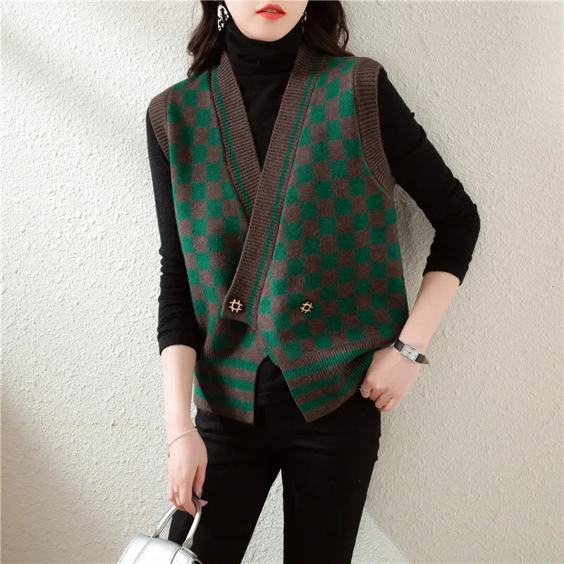 3910 Autumn Vintage Plaid Knitted Vest Coat Women Sleeveless Pullover Buttons Irregular Waistcoat Female Outerwear 241220