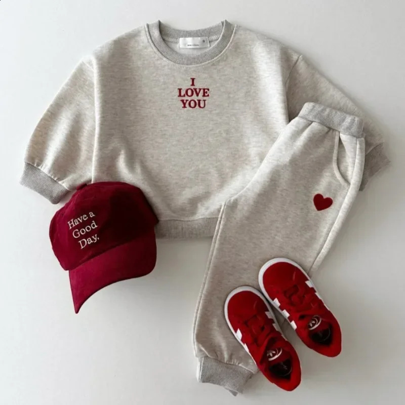 Baby Boys Girls Autumn Set Kids Heart Embroidery Top Sweatshirts Pants Suit 2Pcs Children Spring Tracksuit Clothes Sets 241225