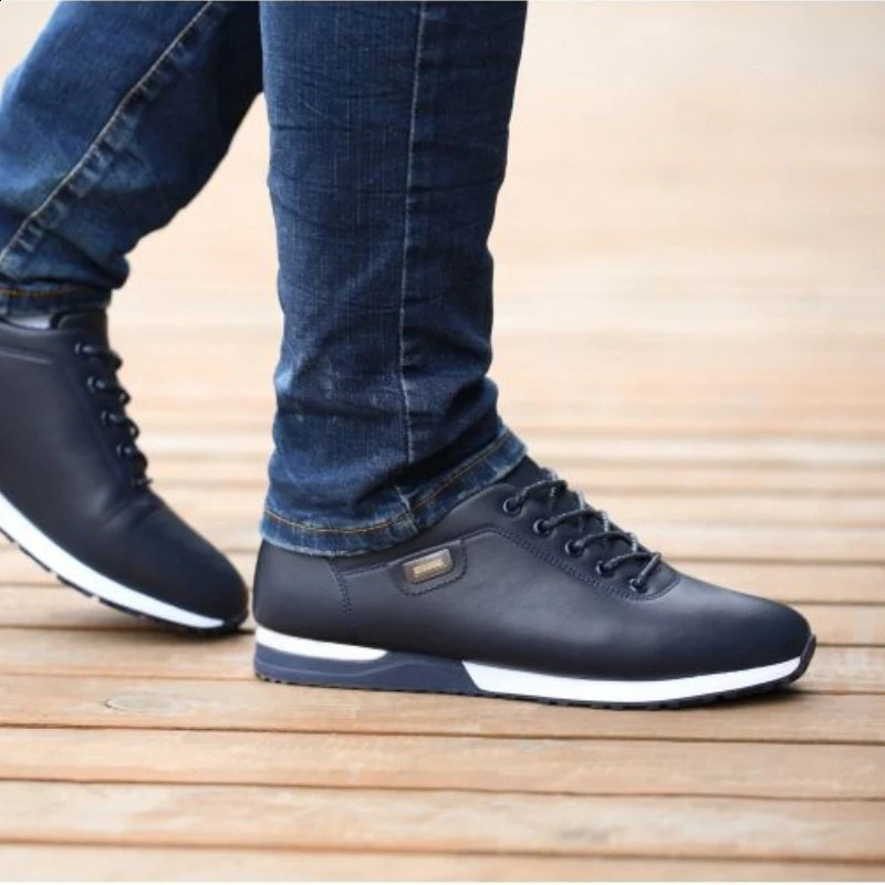 Mens Leather Shoes Korean Version Mens Casual Shoes Waterproof Flat Bottom Lace Up Wear-resistant Soft Sole Comfort Sneakers241226bj