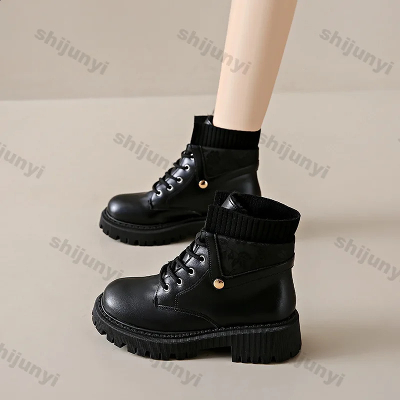 Womens Thick Soled Short Boots Autumn Winter British Style Chunky Heeled Combat Boots Woman Comfort Flat Lace-up Ankle Boot 241226
