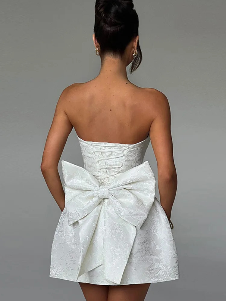 Mozision Backless Bow Sexy Mini Dress For Women Fashion Off-shoulder Strapless Sleeveless Bodycon Club Party Dress Elegant 241223