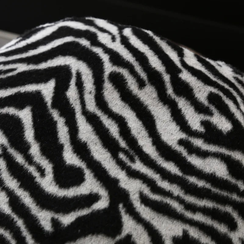 Korean Striped Beret Autumn Winter Plush Warm Berets Zebra Pattern Short Brim Caps Personalized Leopard Print Street Painter Hat 241226