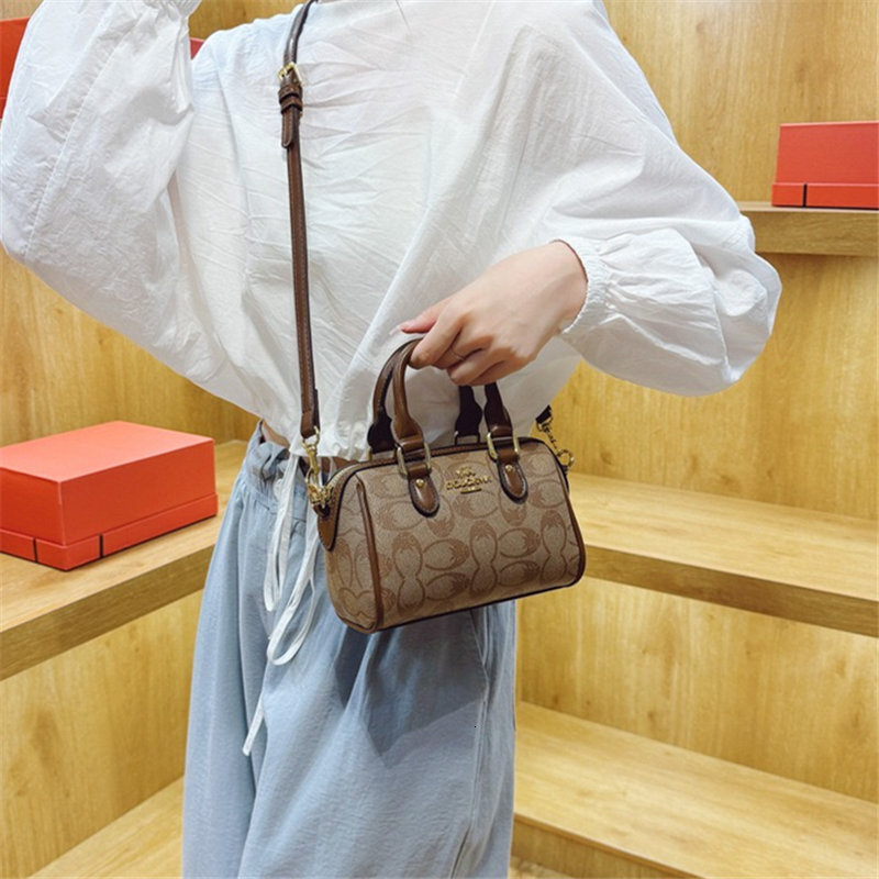 Hot Handbags, Brand Small Goods, Shoulder Bags, Mainly Women's Mobile Phone Bags.