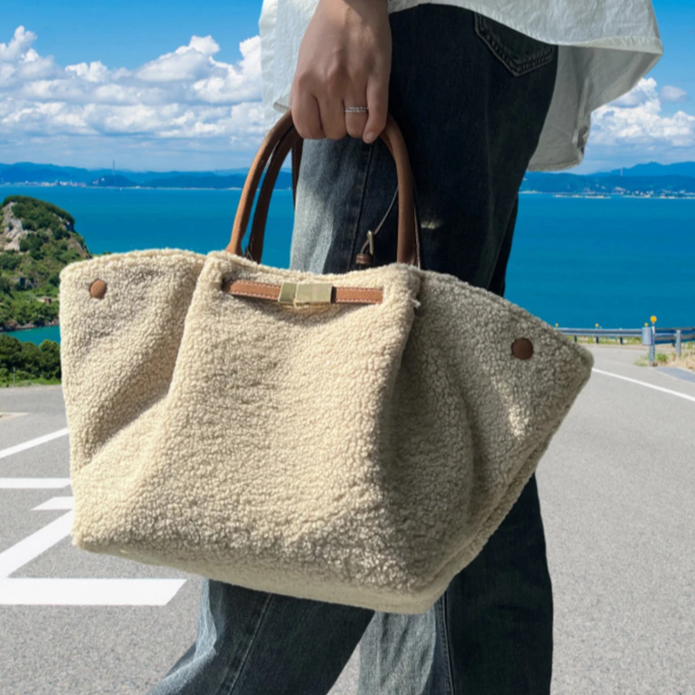 Lamb Wool Wing Bags For Women Winter Warm Plush Designer Handbags Large Capacity Shoulder Bag Top Handle Shopper Purses