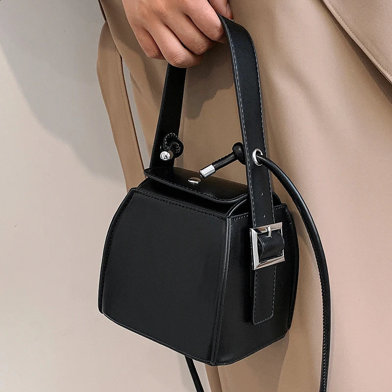 Home>Products>Fashion>Fashion>PU box cross shaped bag womens magnetic buckle bag 241223