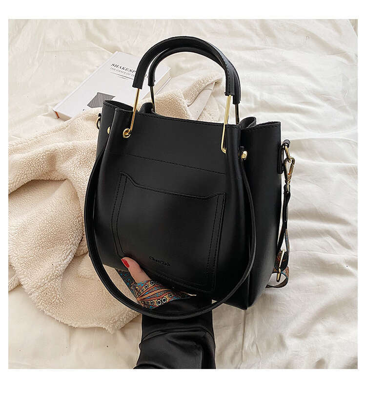Summer Color Blocked Crossbody Women's New Trendy And Fashionable Large Capacity Shoulder Bag, Popular Bucket Bag
