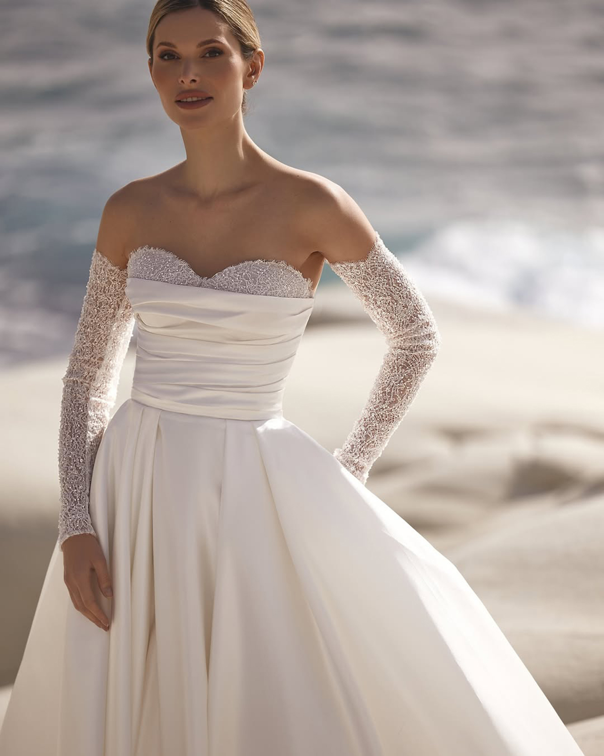 Gorgeous A-line Wedding Dresses Strapless Long Sleeve Court Gown Custom Made Sequins Sweep Train Plus Size Bridal Party Dresses Vestidos De Novia