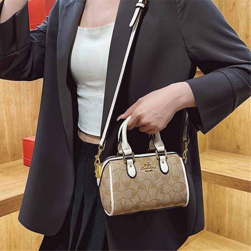 Hot Handbags, Brand Small Goods, Shoulder Bags, Mainly Women's Mobile Phone Bags.
