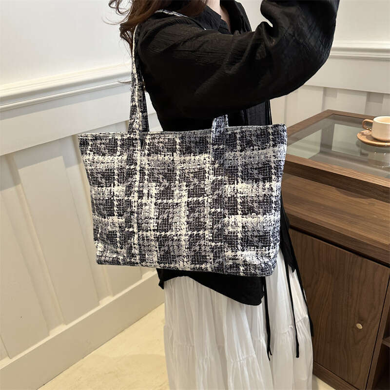Internet Celebrity Fashion Texture Handbag Spring New Versatile Ins Shoulder Armpit Outdoor Tote Bag Trend