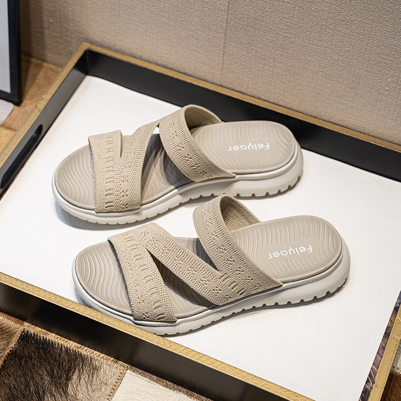 Cross-border plus-size slipper women 2025 summer new flat wedge fashion flying woven light and comfortable beach slippers