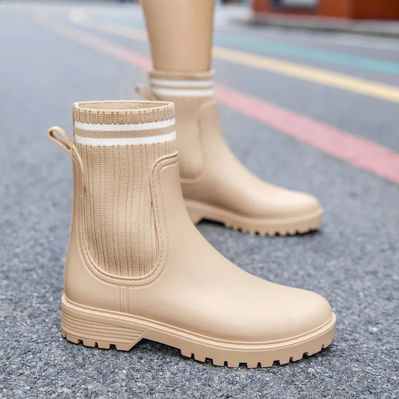 Womens Waterproof Rain Boots Outdoor Mid Calf Boots Waterproof Wear-resistant Warm Shoes Thick-soled Womens Rubber Shoes 241226