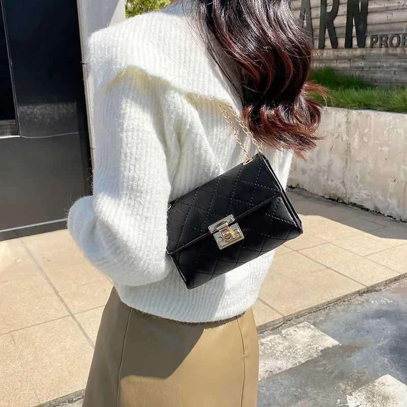 Womens Bag Korean Classic Checkered Diamd Embroidered Lock Chain Single Shoulder Small Square Bag Crossbody Mobile Phe BagXJ241225
