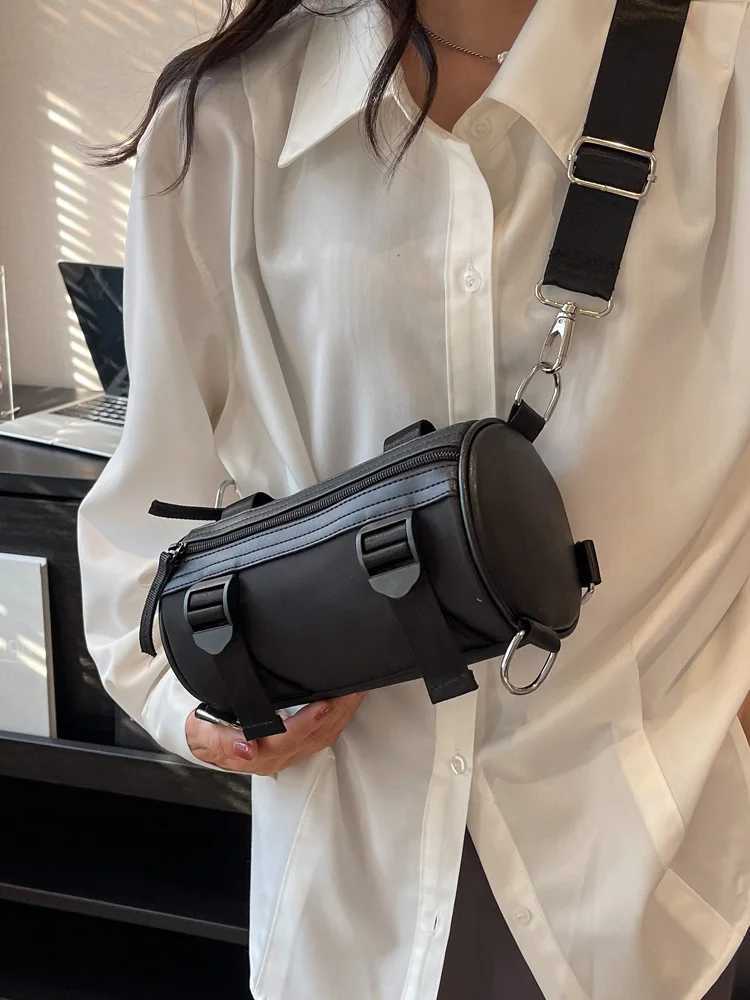 Red casual cross body bag used for Wens 2023 new Nyl cylindrical Shoder messenger bag spring and summer Fem simple handbag Y241225