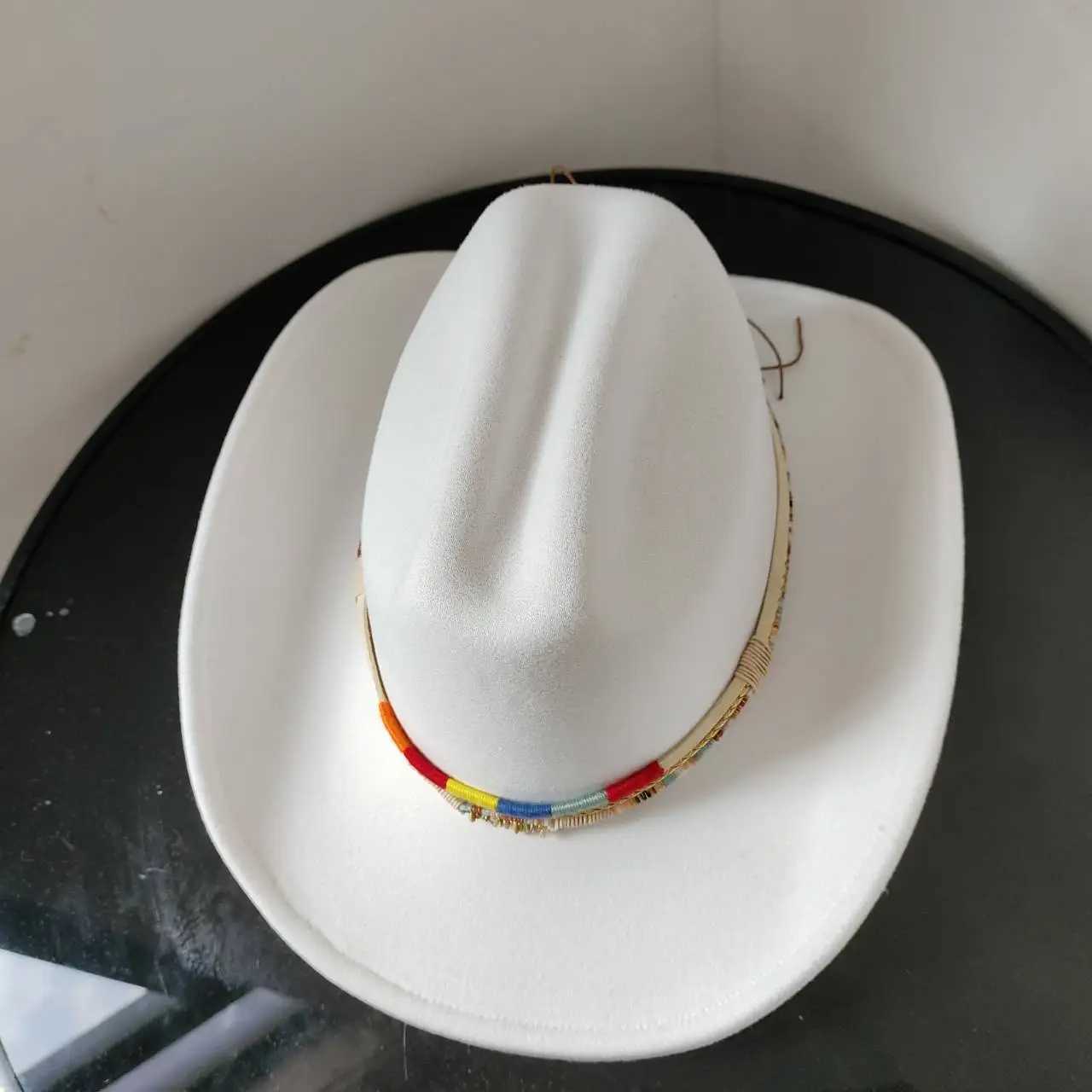 2023 New White Western Mens and Womens Cowboy Hat Jazz Cowboy Hat Colorful Strap Academy Panama Sombrero Hombre Hat W241225