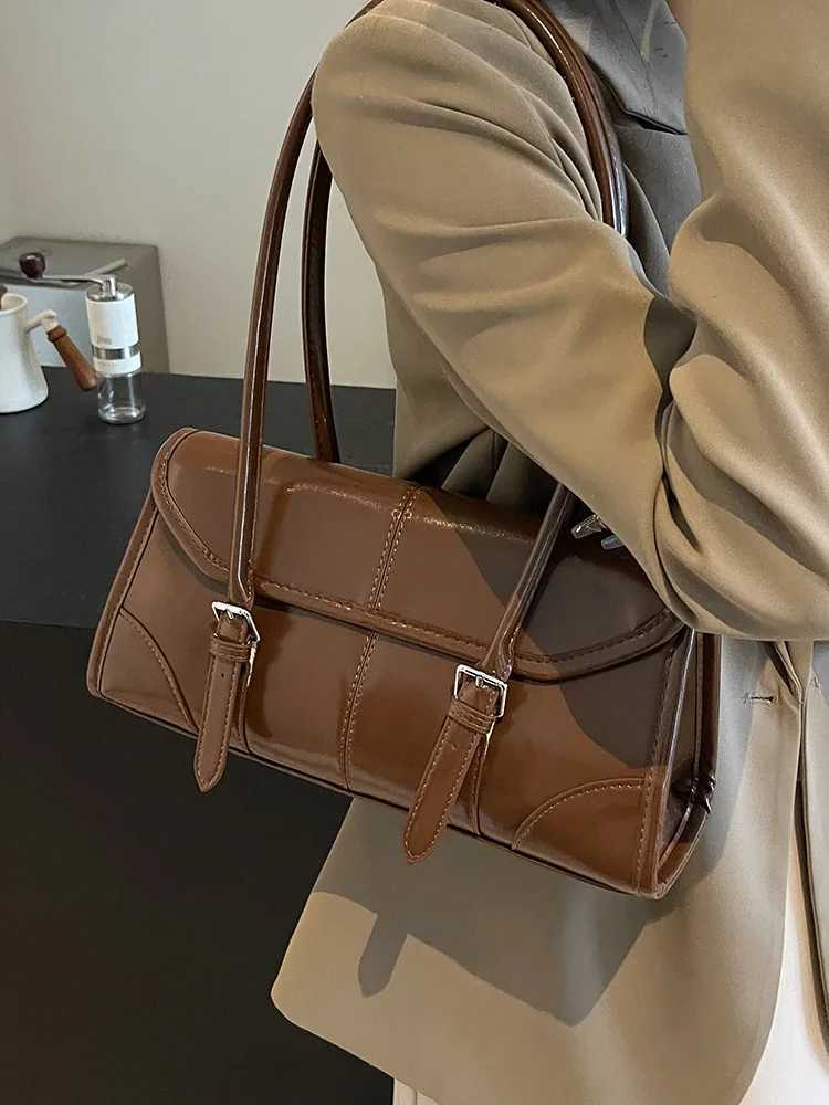 High end Burgundy oil wax leather bottom bag elegant Wens magnetic buckle shoe bag Cmuter Versatile womens handbag Y241225