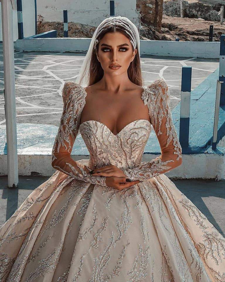Brilliant Ball Gown Wedding Dresses Strapless Sleeveless Appliques Lace Sequins Court Gown Pleat Custom Made Sweep Floor Bridal Plus Size Vestidos De 