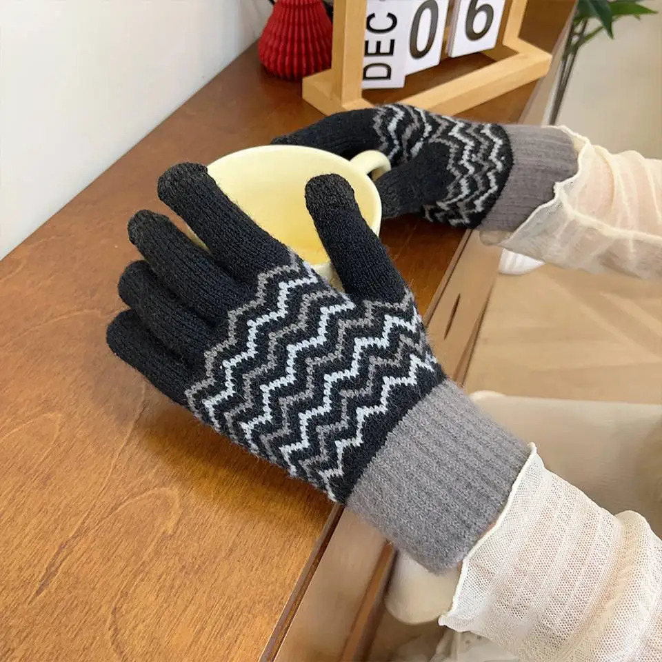 Winter Plush Knitted Warm Gloves Children and Adults Outdoor Cycling Padded Fivefinger Touchscreen 241225