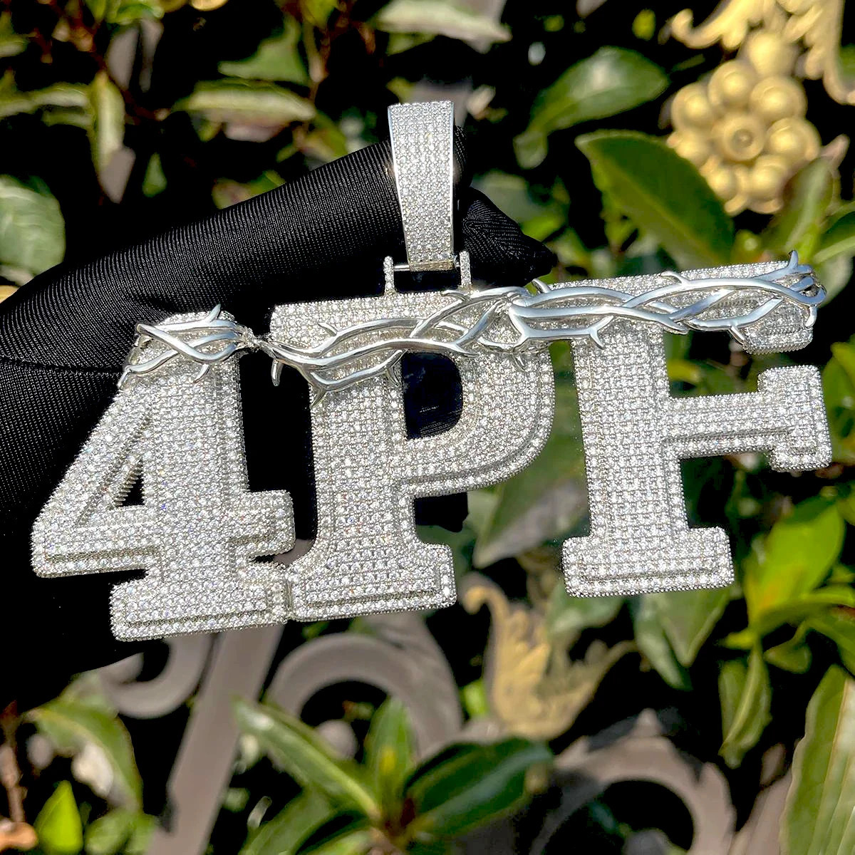 Thorn Crown BIG Customized Letters Name Iced Out Pendant Necklaces For Men Women Bling Zircon Necklace Hip Hop Jewelry Free shi 241226