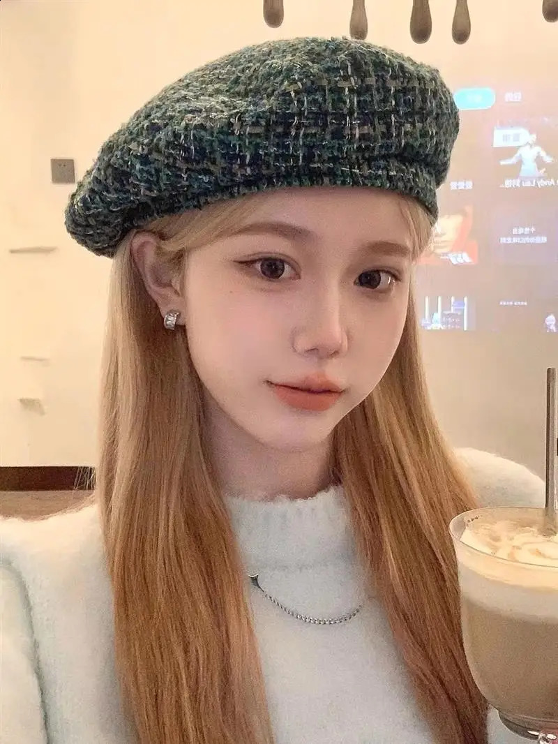 Christmas Red Cute Womens Beret Retro Bright Silk Plaid Autumn Winter Warm Hat Casual Street Octagonal Artist Hat 241226