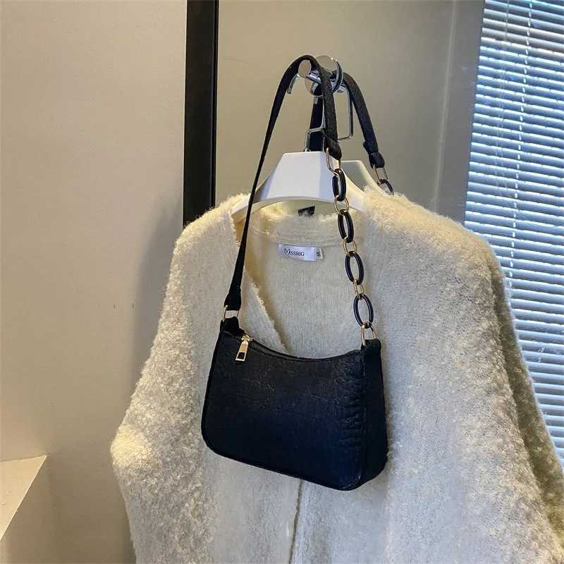 Trendy Lightweight Women Small Square Bag odile Pattern Faux Fur Material Versatile Chain Strap Single Shoulder BagXJ241225