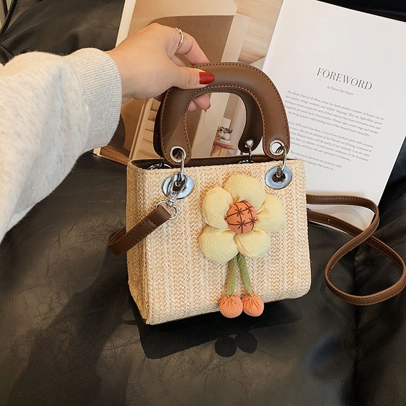 Small For Women 2025 New Womens With A Sense Of Niche Handheld One Shoulder Crossbody Lady Bag