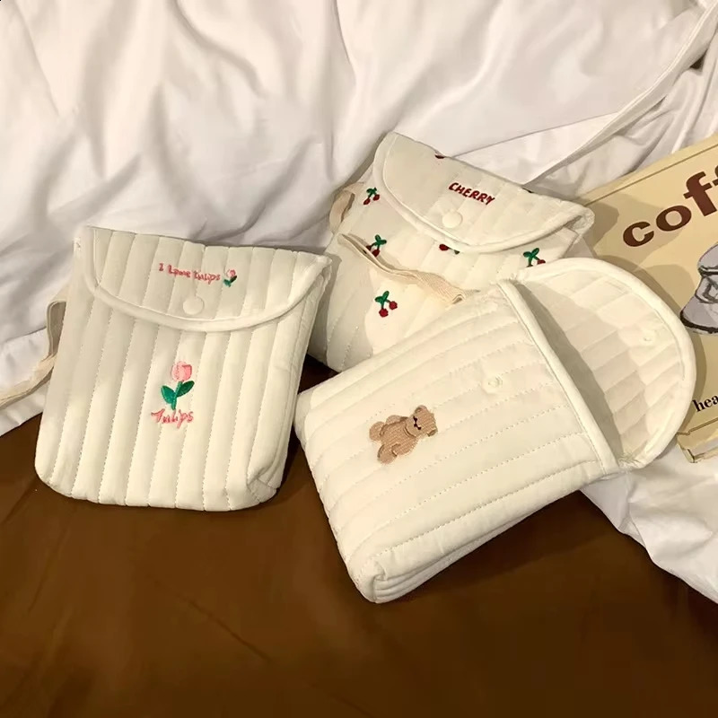 Cute Sanitary Napkins Menstruation Towel Storage Bag Portable Mini Student Tampon Monthly Bag Storage Bag 241226