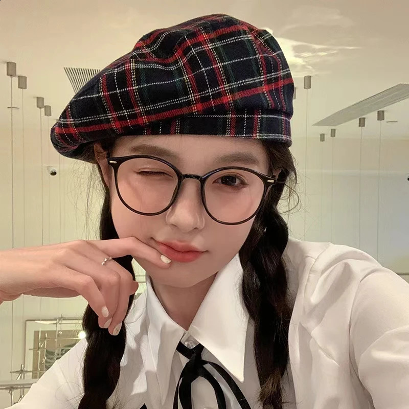 Red Plaid Beret for Women Men British Girl Sweet Cool Bonnet Korean Style Flat Top Berets Hat Female Retro Painter Cap 241226
