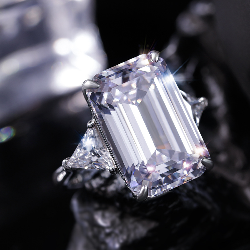 Choucong Luxury Jewelry Gorgeous Pure 100% 925 Sterling Silver Emerald Large White Moissanite Diamond Party Eternity Women Wedding Engagement Band Rin