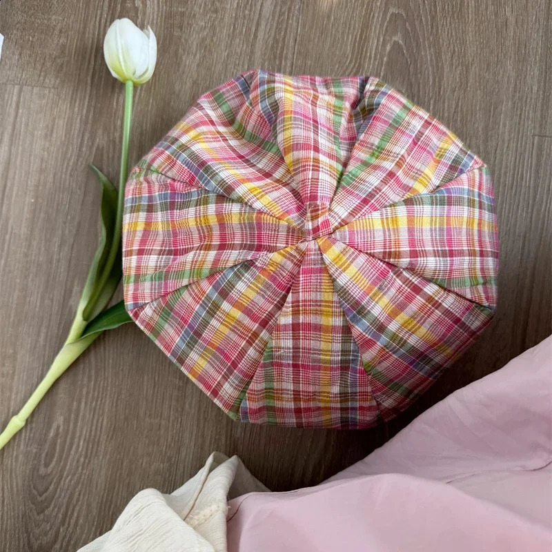 Japanese Sweet and Cute Plaid Berets for Weomen Show Face Small Spring and Summer Fashion Labeling Niche Painter Pumpkin Hats 241226