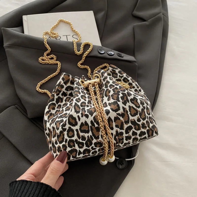 leisure high-end fashion large capacity single shoulder leopard chain cross body bag commuting bucket bag 241223