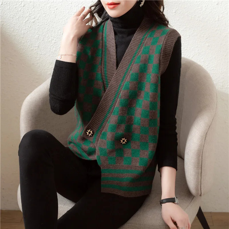 3910 Autumn Vintage Plaid Knitted Vest Coat Women Sleeveless Pullover Buttons Irregular Waistcoat Female Outerwear 241220