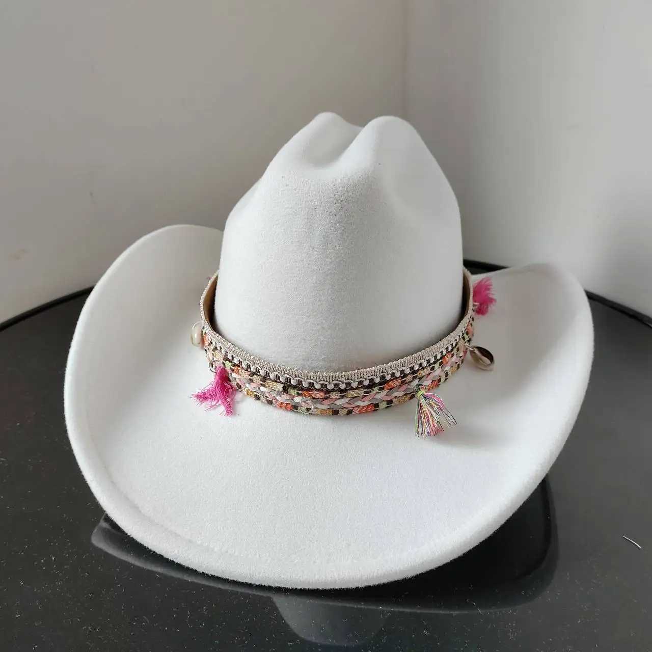 2023 New White Western Mens and Womens Cowboy Hat Jazz Cowboy Hat Colorful Strap Academy Panama Sombrero Hombre Hat W241225