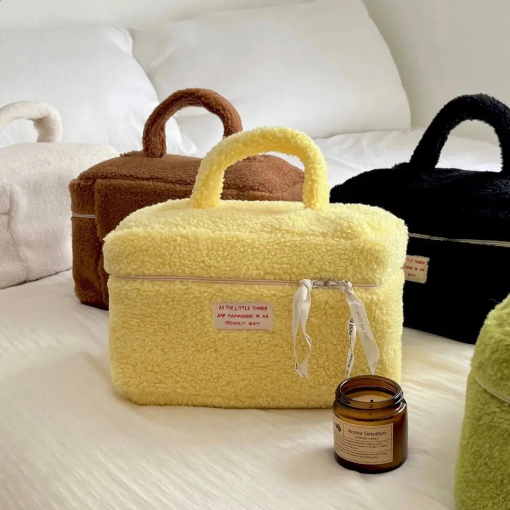 Letter Plush Cosmetic Bag Portable Storage Bag Zipper Travel Washbag Fluffy Makeup Tote Makeup Pouch Bag Female/Girls 241226