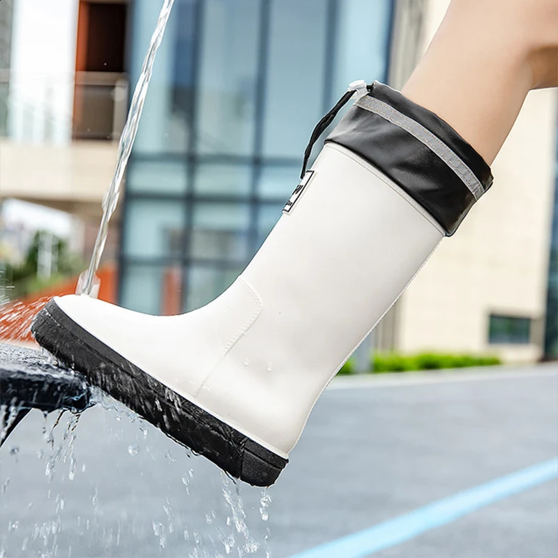 Rain Boots Women Anti-Slip Trend Lightweight Soft Rain Shoes Outdoor Fishing Thick Sole Waterproof Shoes Fashion Comfy 241226