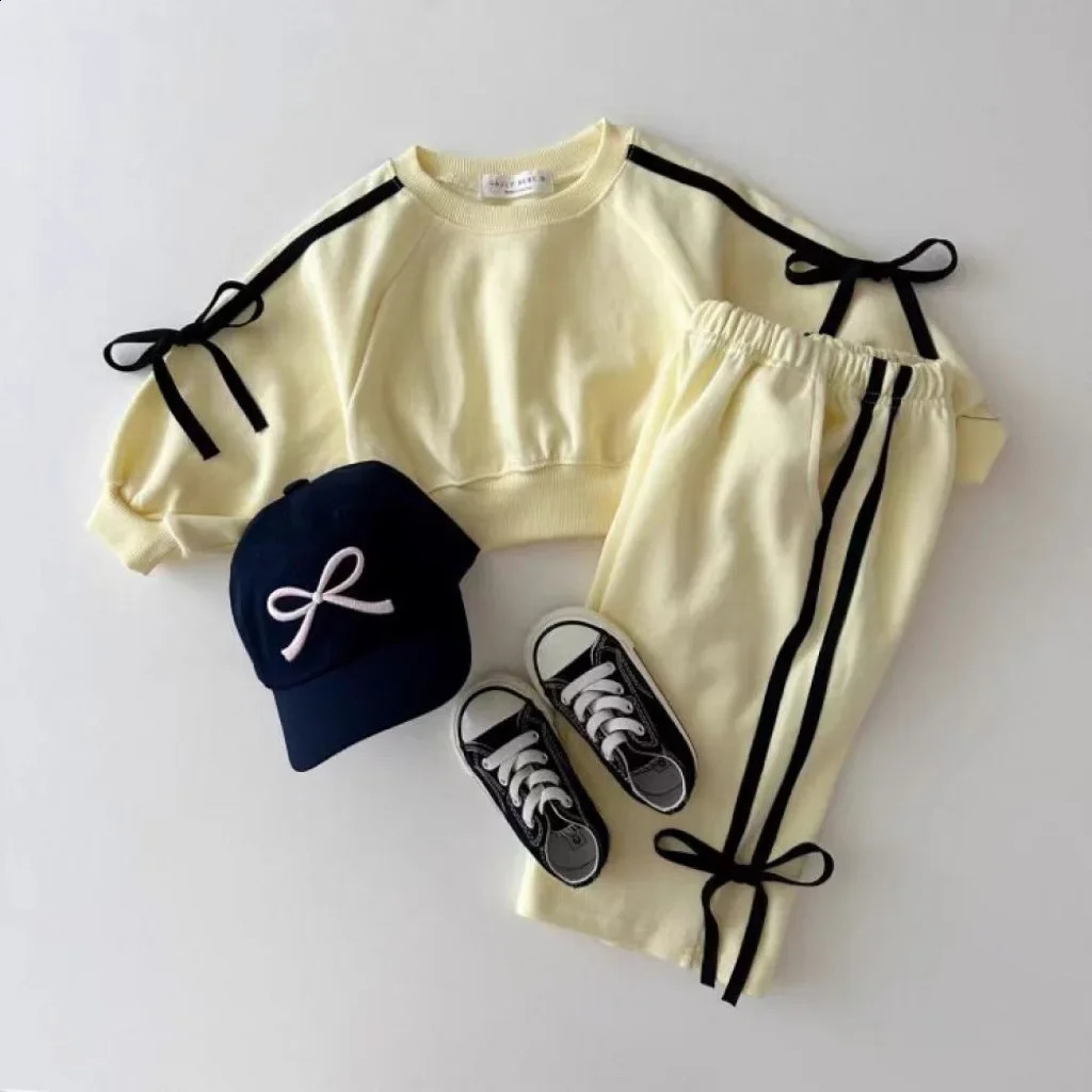 4295 Baby Clothing Set Autumn Korean Sports Girls Suit Bow Bar Splicing Sweater Pant Twopiece 241225