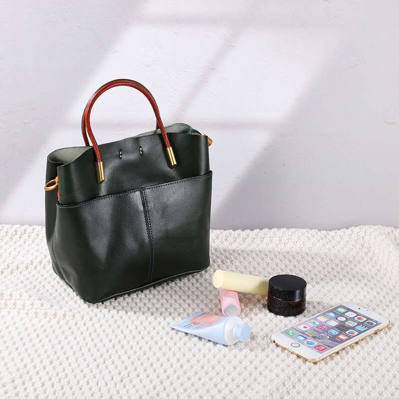 A niche design genuine leather bag, vegetable tanned cowhide handbag, fashionable and simple casual women's bag