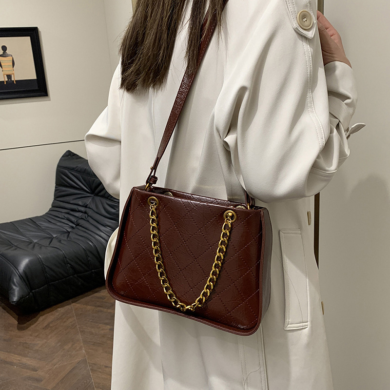 2025 new fashionable niche design fashionable women's shoulder bag multifunctional diamond grid handbag large capacity high appearance shoulder c