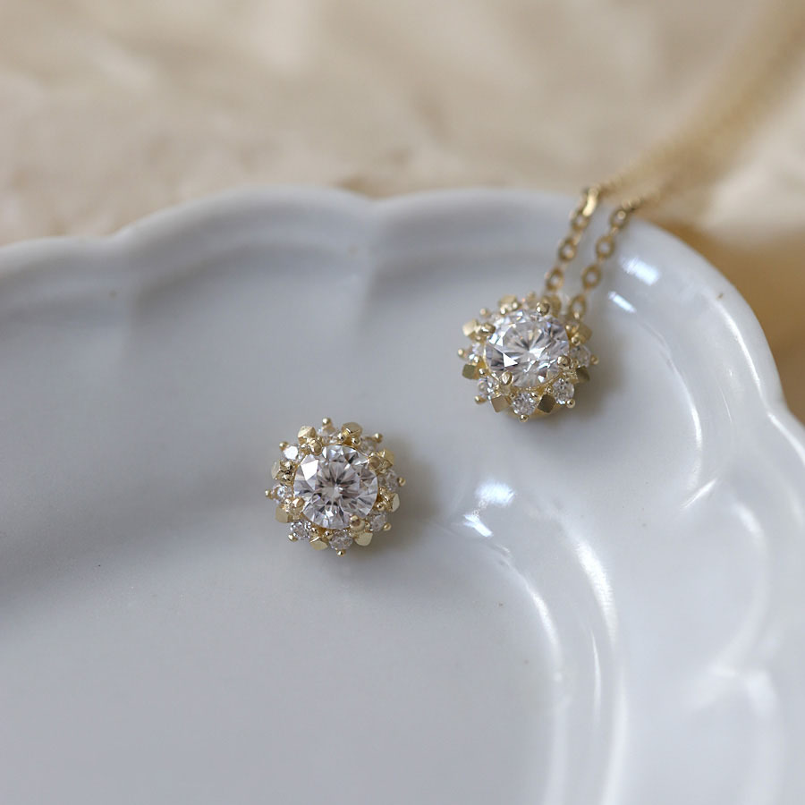2024 Ins Top Sell Snow Flower Pendant Simple Fine Jewelry Pure 100% 925 Sterling Silver Gold Fill Round Cut White Lab moissanite Diamond Women Clavice