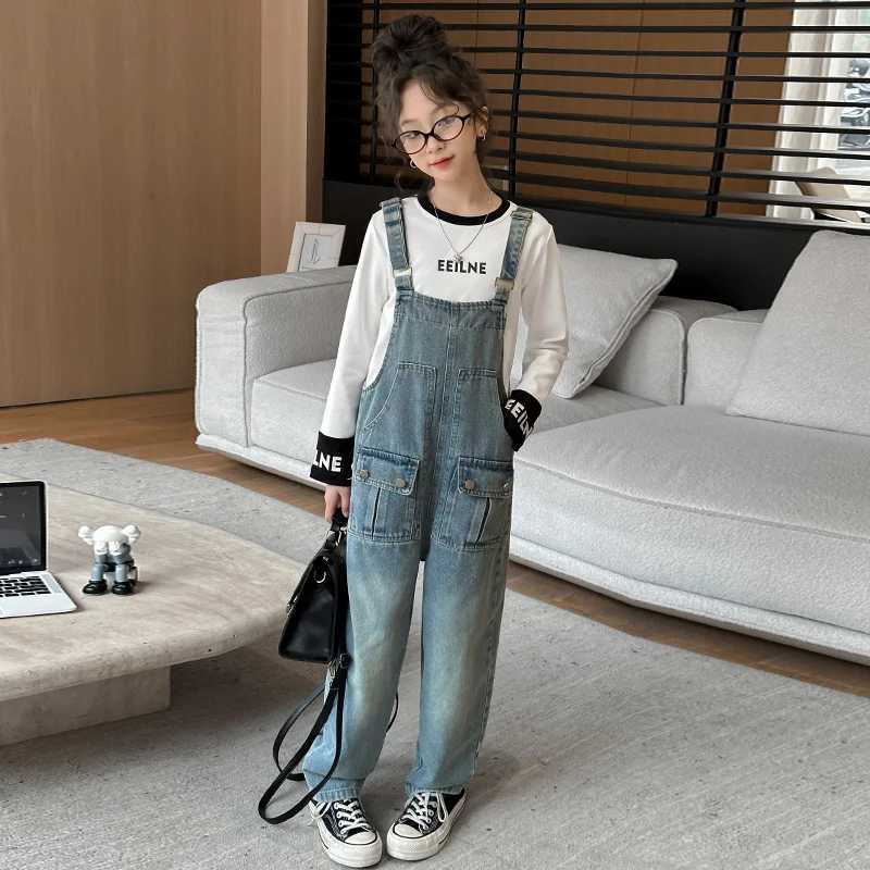 Spring and autumn childrens jumpsuit with pockets girls hanging jeans Trouser childrens girls denim jacket teenagers bib pants W241227