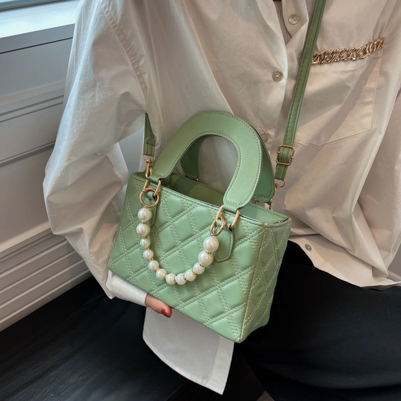 New popular shoulder bag niche fashion white design multifunctional women's crossbody bag pearl handbag2025 new item