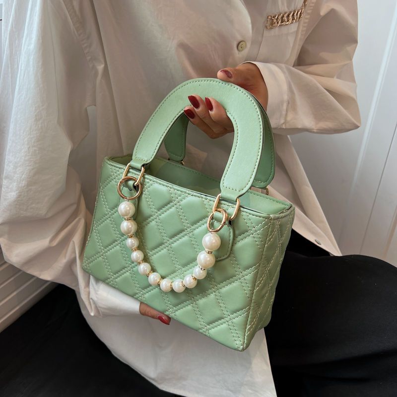 New popular shoulder bag niche fashion white design multifunctional women's crossbody bag pearl handbag2025 new item
