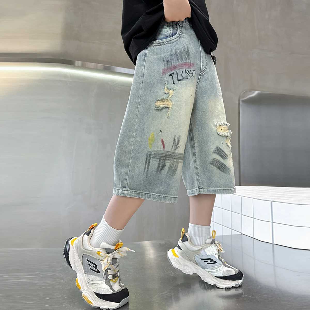 Boys colorful spray-painted ripped denim shorts W241227
