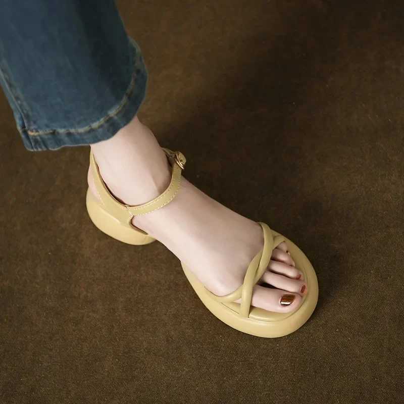 High Quality Rome Sandals High heels Womens summer New Thick bottom Sponge cake Matching skirts Beach shoes T241227