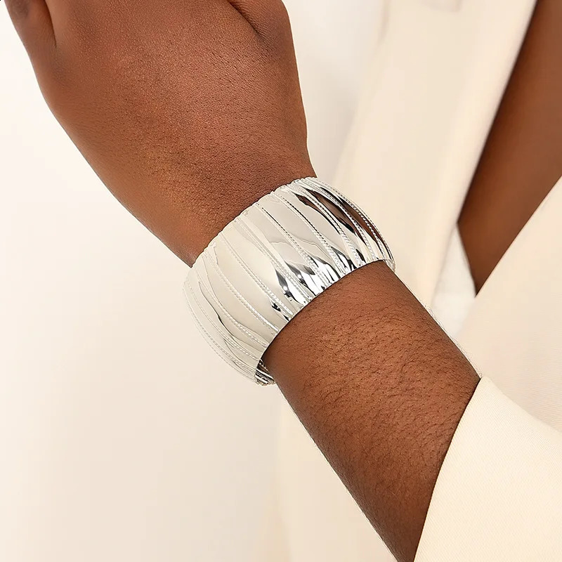 Bracelet For Women Retro Metal Vertical Stripe Geometric Metal Cuff Bangles Holiday Party Gift OL Fashion Jewelry CB0 241227