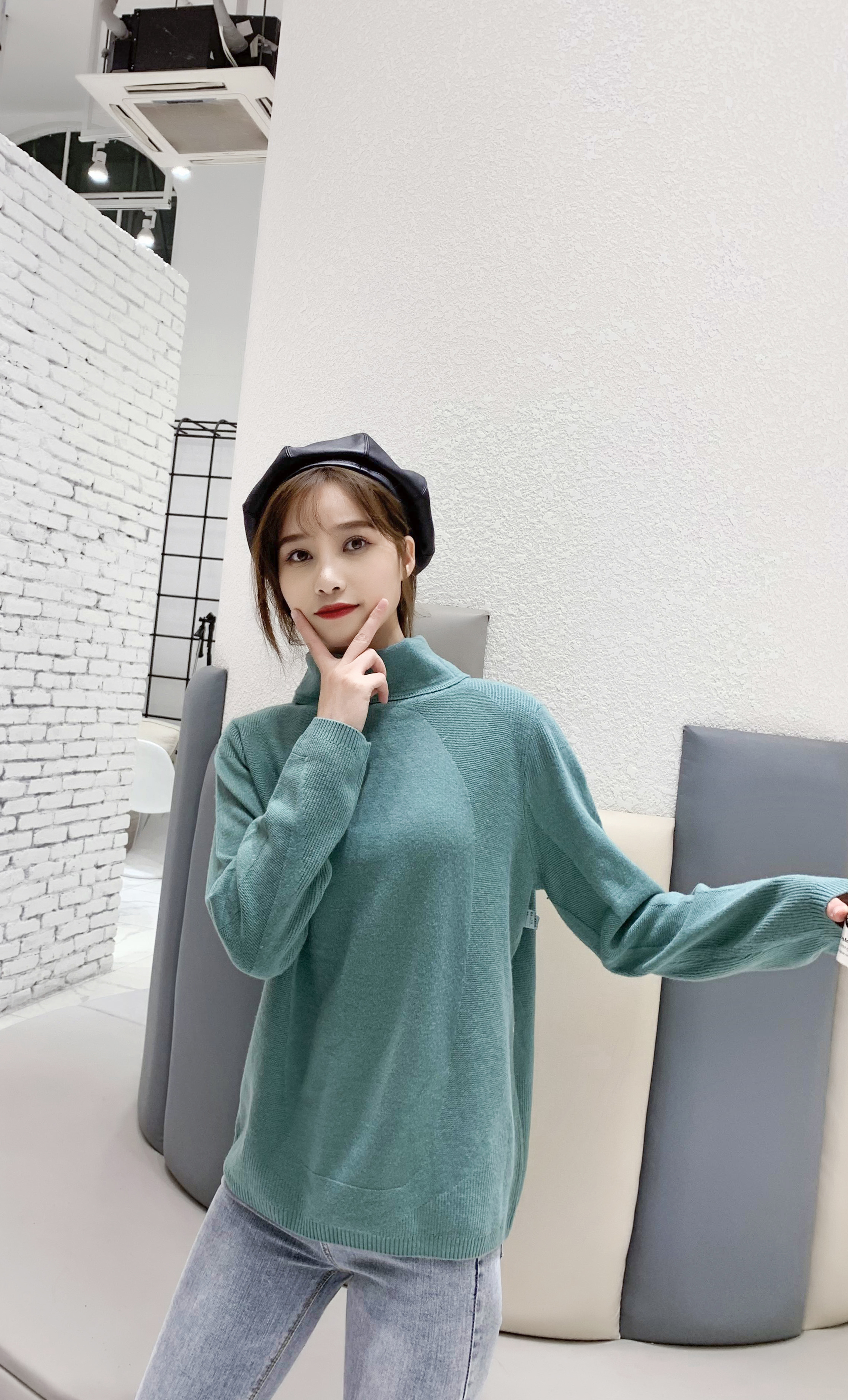 Elegant Women's Wool Pullover - Comfortable and Warm for Autumnal Weather