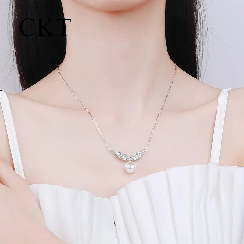 18K White Gold Cupids Heart Necklace Pendant for Women Romantic Angel Wings Collarbone Chain Pearl Birthday 241226